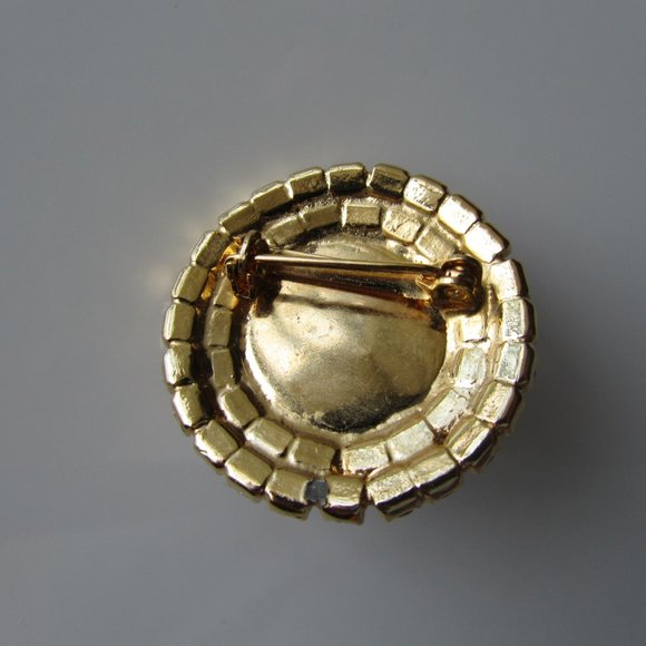 Vintage White Pearl and White Crystals Round Pin Brooch - Picture 4 of 12